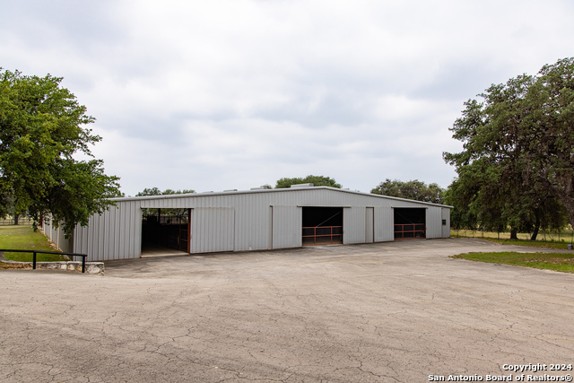 Listing photo id 11 for 28181 Fm 470