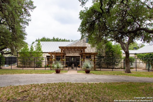 Listing photo id 1 for 28181 Fm 470