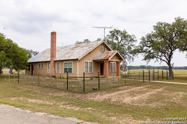 Listing photo id 28 for 28181 Fm 470