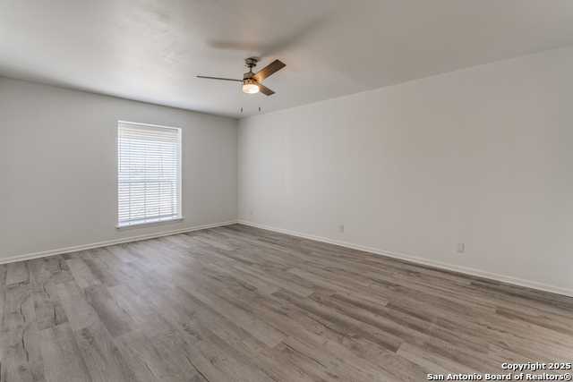 Image 8 of 21 For 8401 New Braunfels N 336