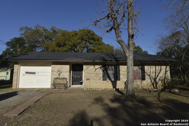 Details for 207 Hackberry, Bandera, TX 78003