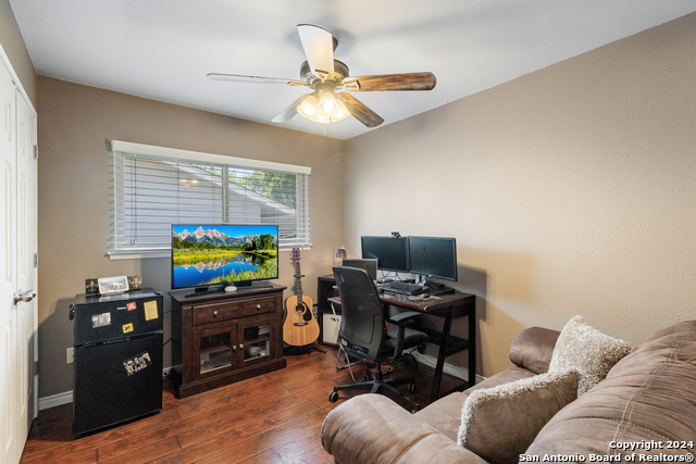 Listing photo id 27 for 12709 Sandpiper