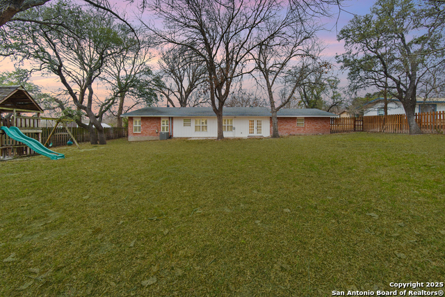 Listing photo id 31 for 541 Cardinal Dr