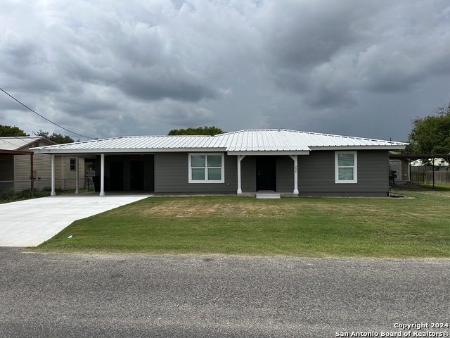 Details for 204 Burton S, Karnes City, TX 78118