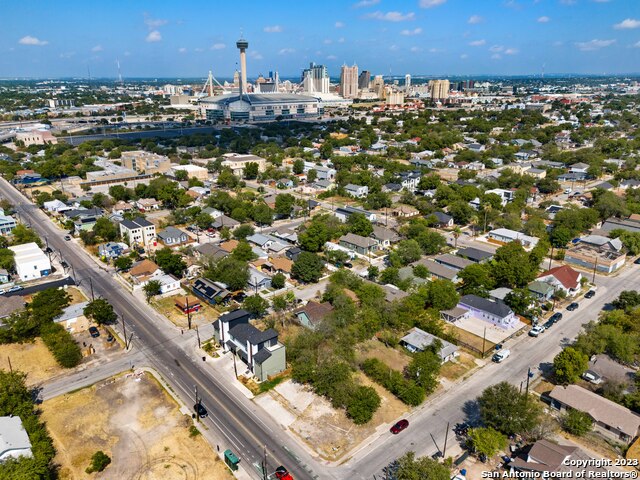 Listing photo id 4 for 625 Pine St S