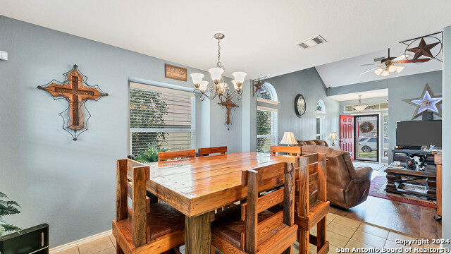 Listing photo id 11 for 233 Wild Plum