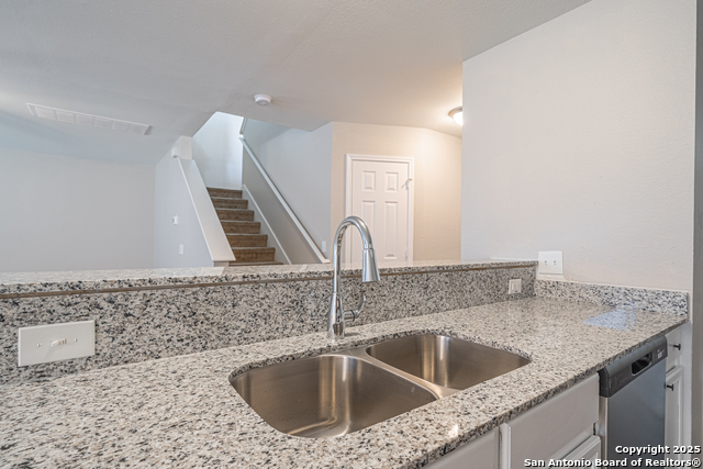 Image 10 of 33 For 5113 Brookline