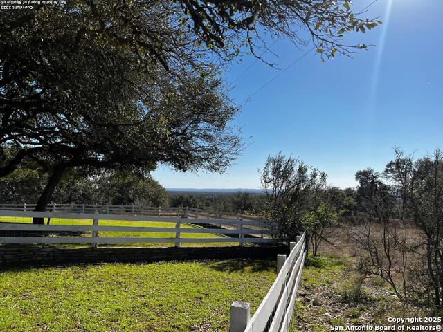 Listing photo id 0 for 205 Crabapple Rd