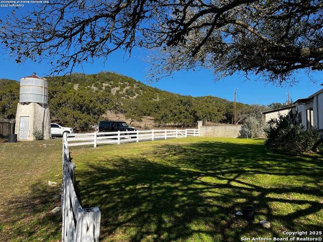Listing photo id 3 for 205 Crabapple Rd