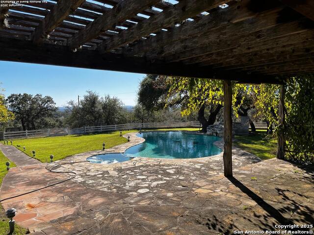 Listing photo id 5 for 205 Crabapple Rd