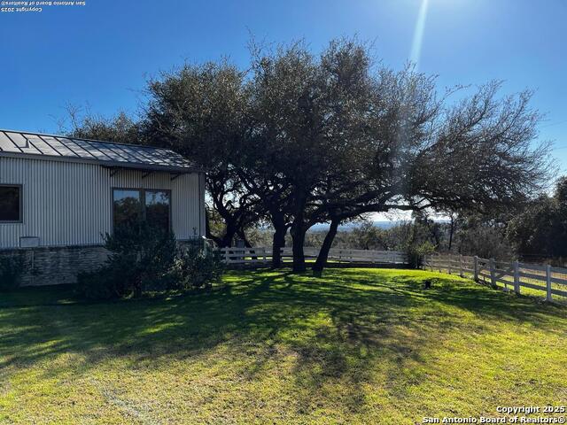Listing photo id 7 for 205 Crabapple Rd