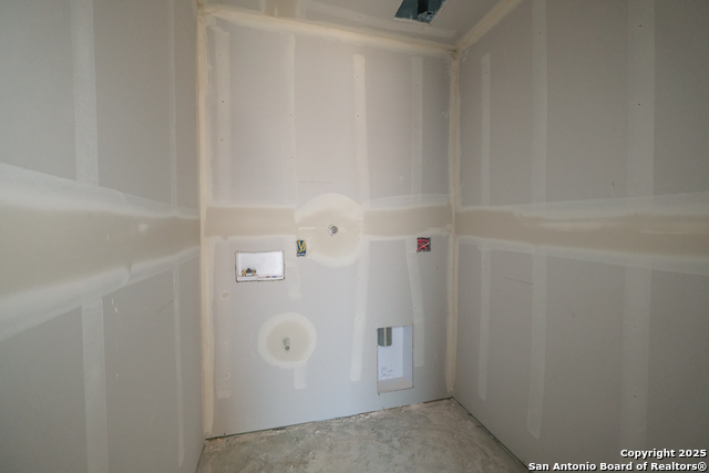 Listing photo id 8 for 15411 Jake Crossing