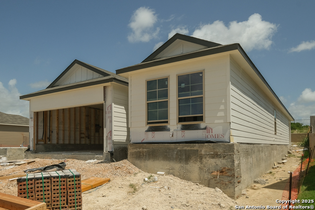 Listing photo id 10 for 15411 Jake Crossing