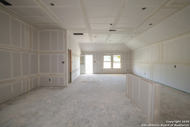Listing photo id 3 for 15411 Jake Crossing