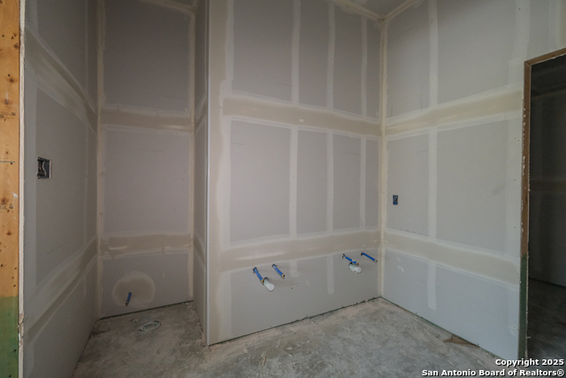 Listing photo id 6 for 15411 Jake Crossing