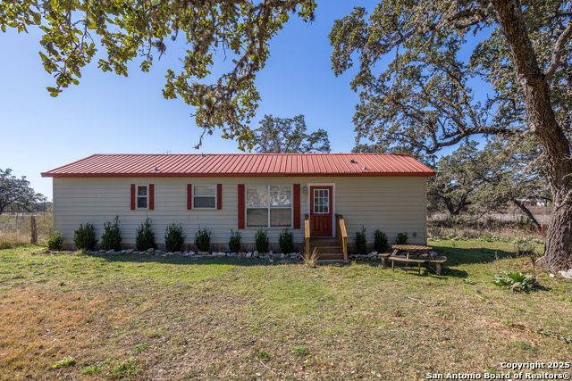 Listing photo id 20 for 408 Arthur St