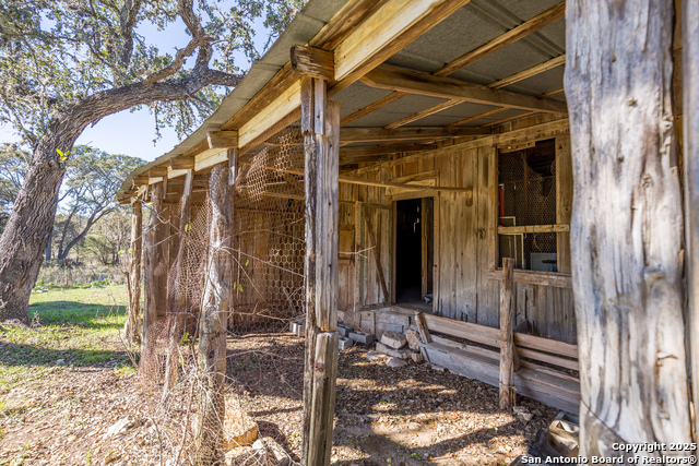 Listing photo id 27 for 408 Arthur St