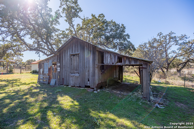 Listing photo id 28 for 408 Arthur St