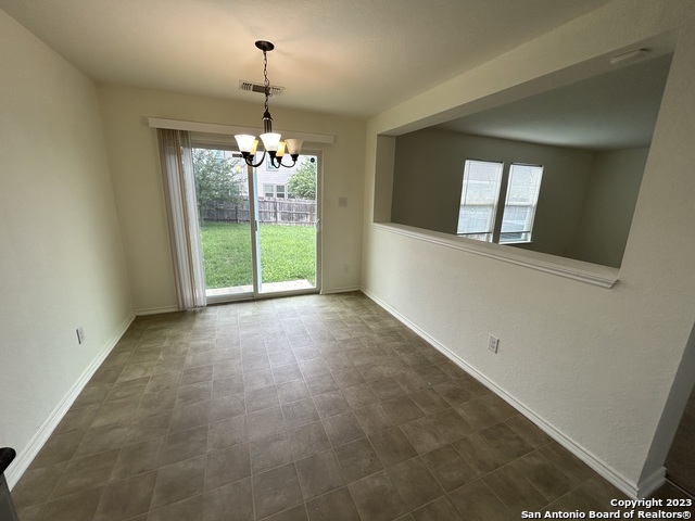 Listing photo id 8 for 8427 Brazos Point