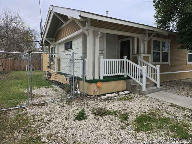 Image 3 of 27 For 310 Aransas Ave