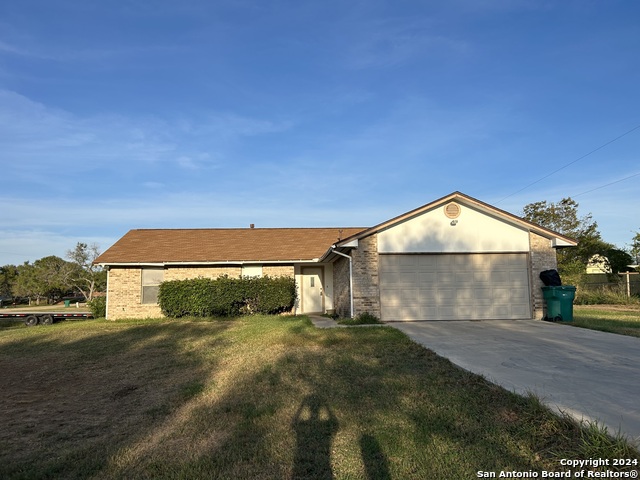 Details for 615 Mcdowell Ave, Jourdanton, TX 78026