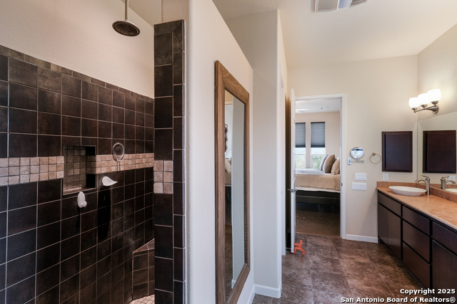 Image 14 of 23 For 25131 Estancia Cir