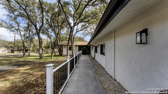 Listing photo id 2 for 8810 Tonkawa Trl