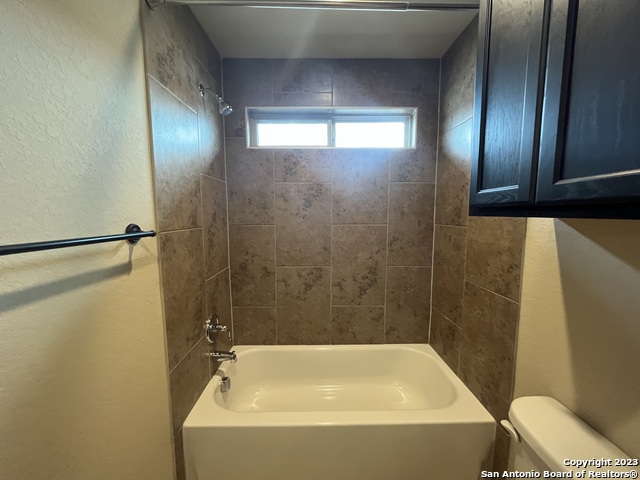 Listing photo id 20 for 6418 Luglio Ln