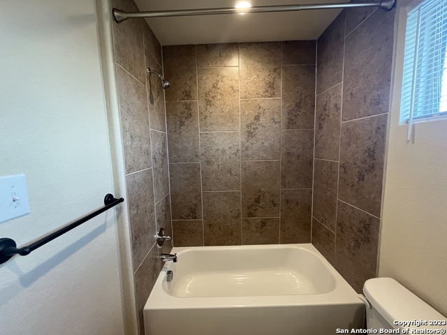 Listing photo id 28 for 6418 Luglio Ln