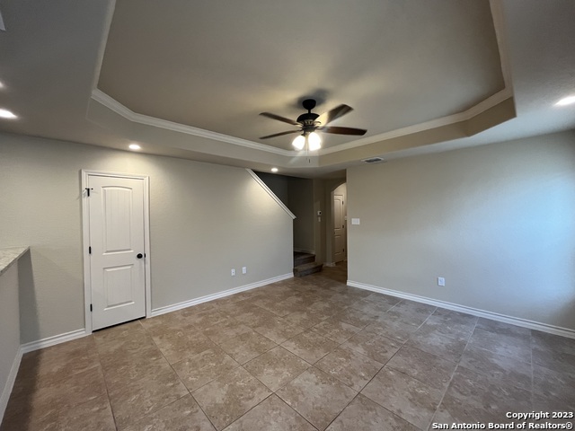 Listing photo id 6 for 6418 Luglio Ln