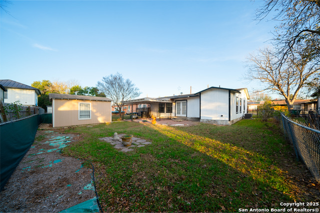 Listing photo id 7 for 6426 Buena Vista St