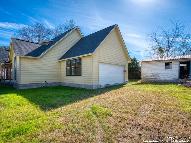 Listing photo id 0 for 309 Oertli Ln