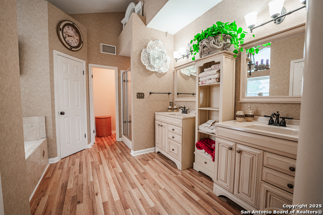 Listing photo id 28 for 14915 Hidden Glen Woods