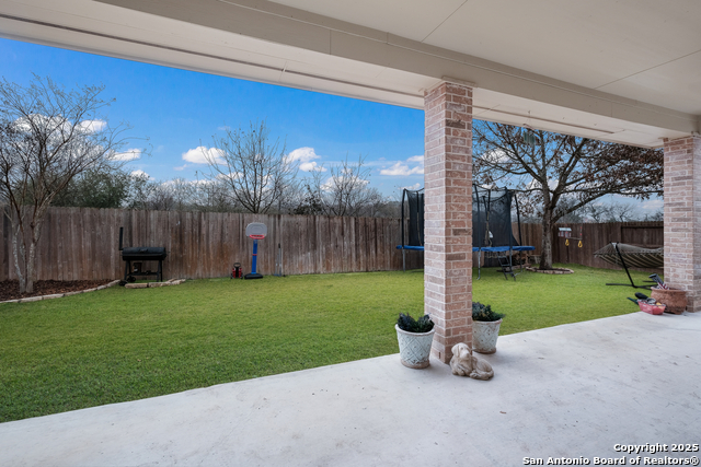 Listing photo id 25 for 2050 Western Pecan