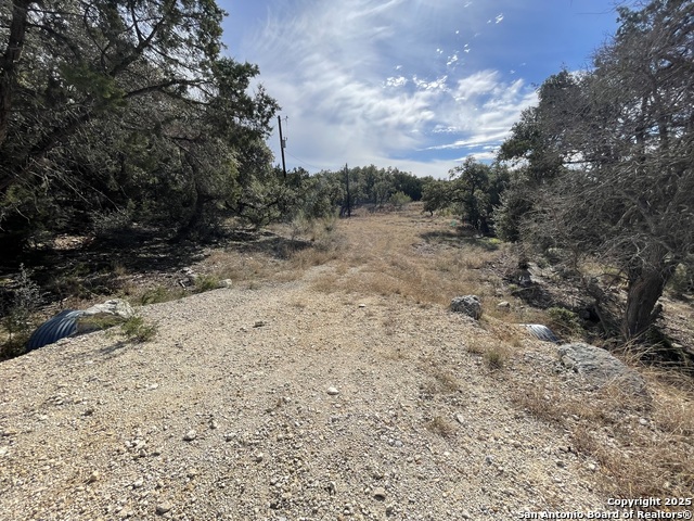 Listing photo id 0 for 1043 Summit Bluff