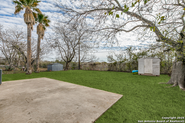 Listing photo id 29 for 4122 Tamarak Dr