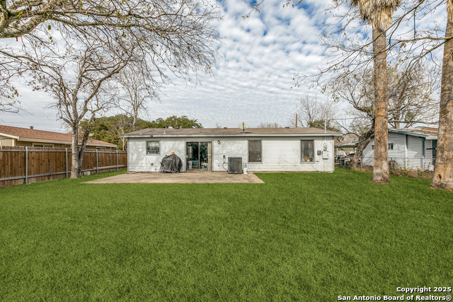 Listing photo id 31 for 4122 Tamarak Dr