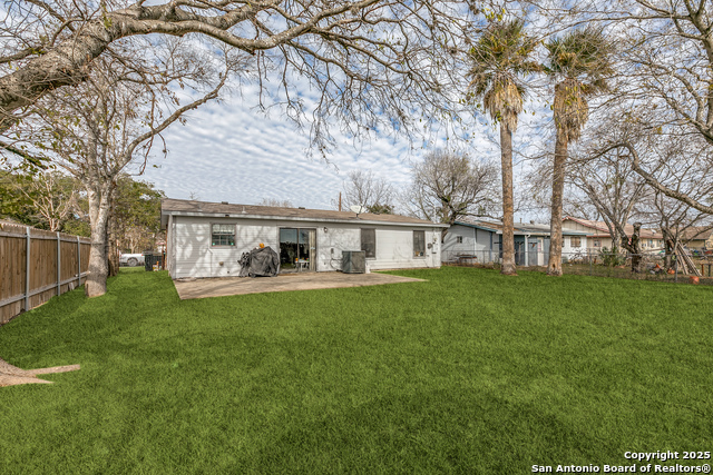 Listing photo id 32 for 4122 Tamarak Dr