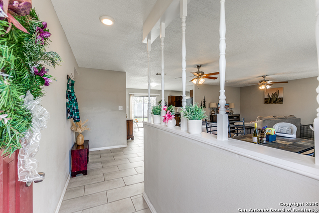 Listing photo id 3 for 4122 Tamarak Dr