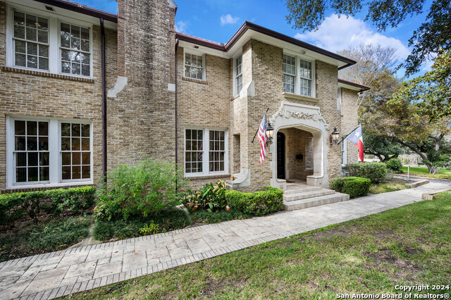 Listing photo id 1 for 715 Contour Dr