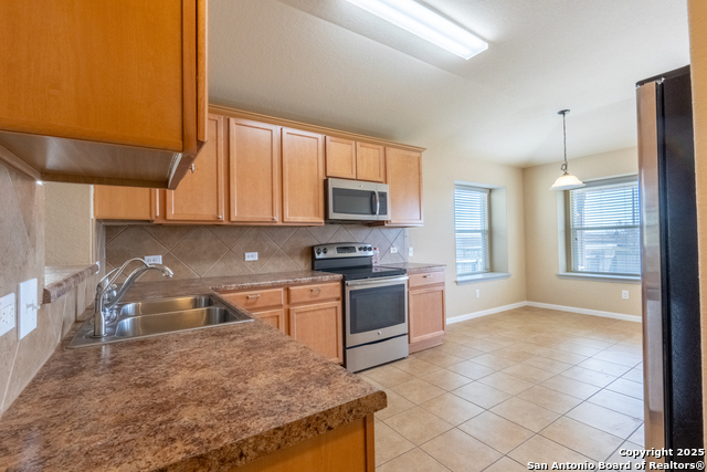 Image 10 of 34 For 734 Wolfeton Way