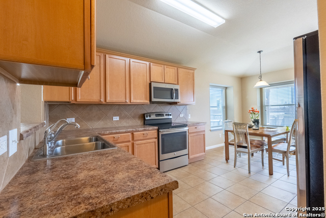 Image 13 of 34 For 734 Wolfeton Way