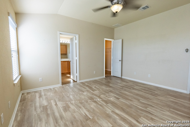 Image 17 of 34 For 734 Wolfeton Way