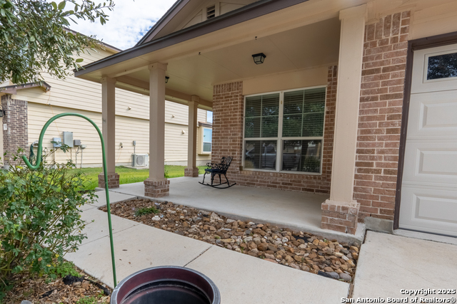 Image 5 of 34 For 734 Wolfeton Way