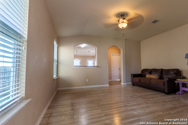 Image 7 of 34 For 734 Wolfeton Way