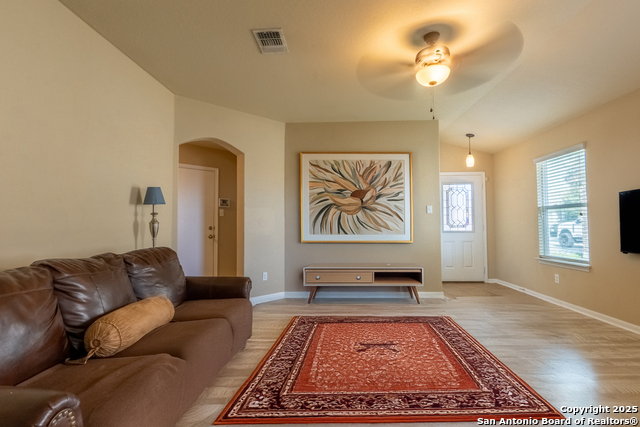 Image 9 of 34 For 734 Wolfeton Way