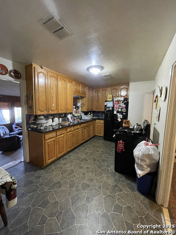 Listing photo id 9 for 243 Northill Dr