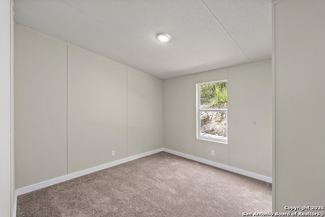 Listing photo id 20 for 512 Walnut Way