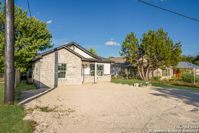 Listing photo id 0 for 1032 Blueridge Dr