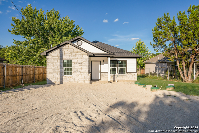 Listing photo id 2 for 1032 Blueridge Dr